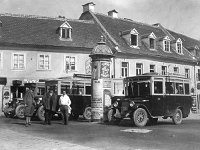Vlaška - Branjugova 1925. godine. Stajalište autobusa za (prigradska naselja) Šestine i Čučerje B.jpg